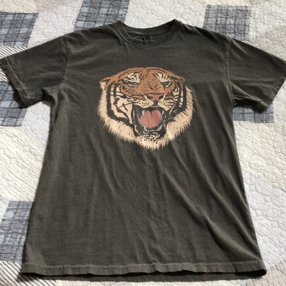 roaring tiger tee